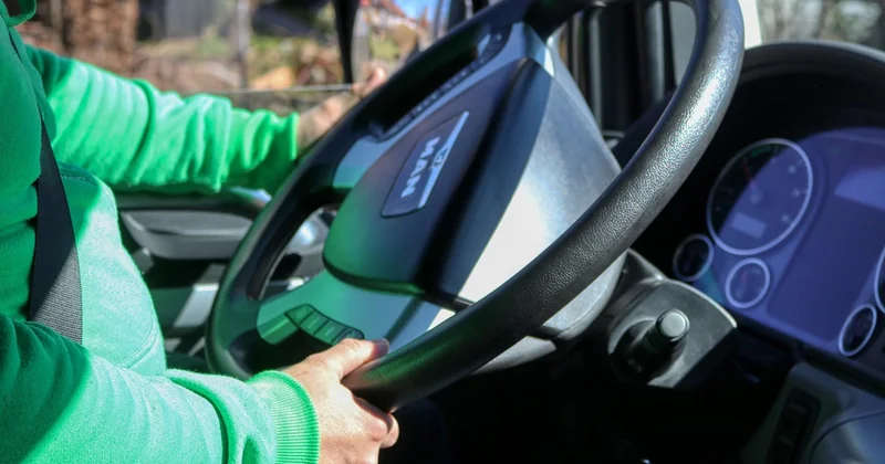 Quel permis pour conduire un camion 20m³ ?